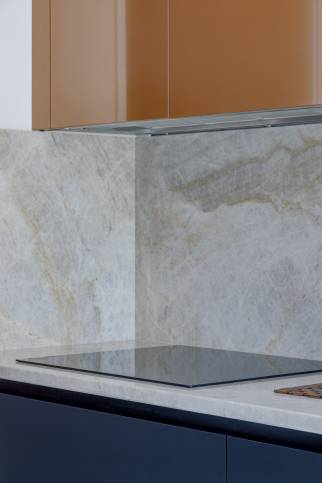 Fontaines Saint Martin (69270) : zoom sur le plan de travail en granit "Perla Venata"