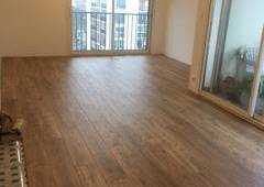 La pièce de vie presque terminé offre déjaà une belle luminosité ! 