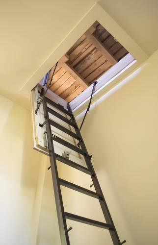 l'ensemble de l'escalier escamotable