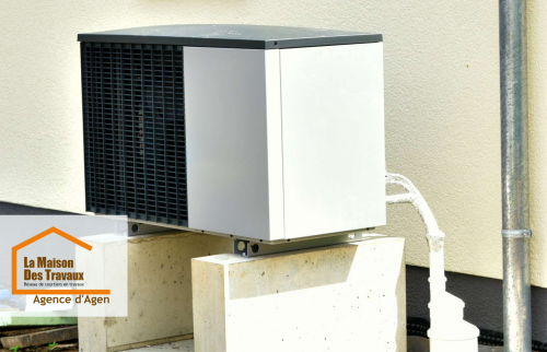 Installation d’une pompe à chaleur air/eau sur socle béton à Bon-Encontre. Un exemple d’intégration technique réussie pour un chauffage performant et économe.