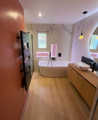 Baignoire îlot, carrelage parquet, carrelage marbre à Riedisheim