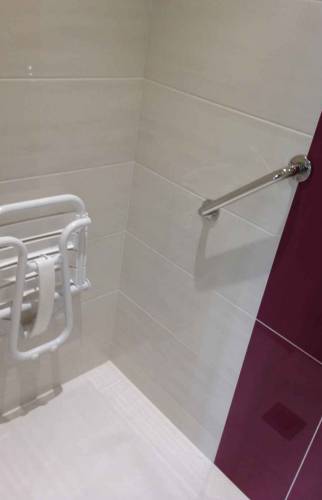 Siège de douche rabattable