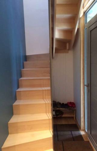 Installation d'un escalier en bois à Deauville