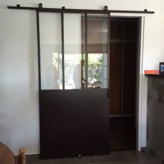 Fourniture et pose d'une porte d'atelier vitrée coulissante, Maison Champagne au Mont D'Or
