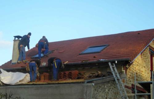 La toiture en cours de finition