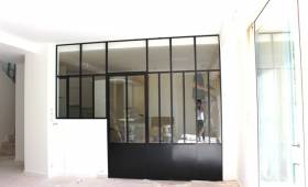 travaux de cuisine avec installation d'une verrière d'atelier