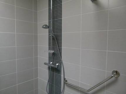 mise au norme douche PMR