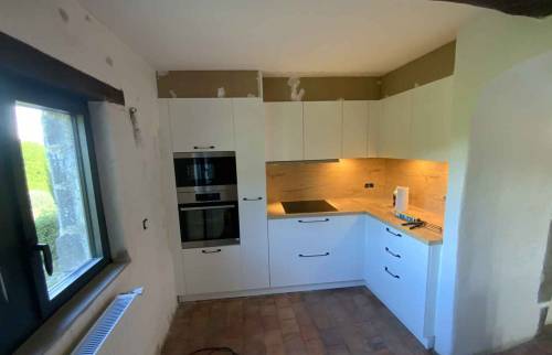 Cuisine rénovée d’un mas dans les Cévennes La Maison Des Travaux d’Alès