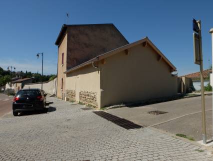 Réalisation d'un garage double avec portail coulissant, attenant à une maison existante, commune de l'ouest de Lyon