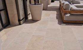 terrasse en pierre naturelle