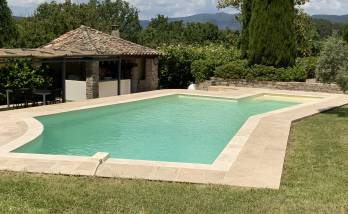 Piscine aprés rénovation et pool house 