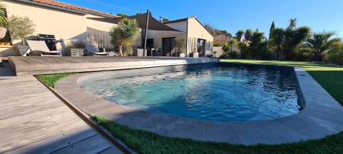 Aménagement de piscine dans un jardin