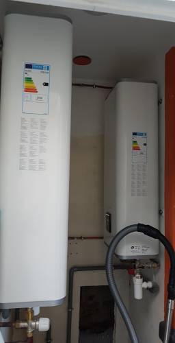 Ballons eau chaude électrique extra plat dans un petit local technique pour des studios sur Saint Brieuc