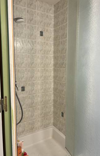 douche avant salle de bain ancienne avant rénovation