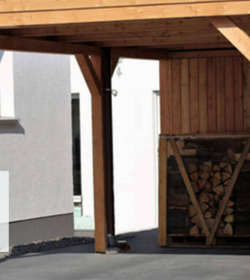 Un garage fonctionnel, capable de résister au temps et aux intempéries, tout en apportant une touche de chaleur et de naturel à leur maison.