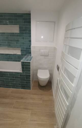 Groupe VMC intégré et mur d'intimité WC