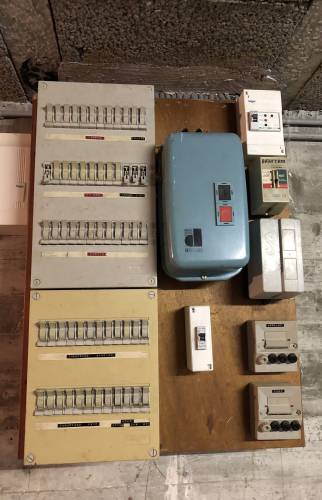 avant travaux : Tableau électrique obsolète