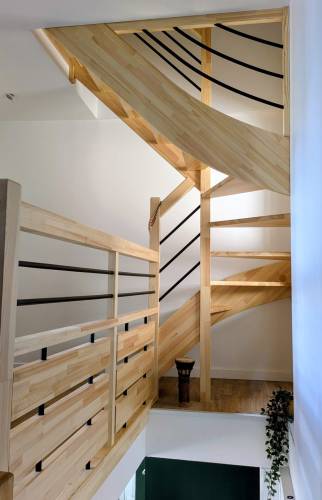 l'escalier s'intègre très bien et ne prend pas de place