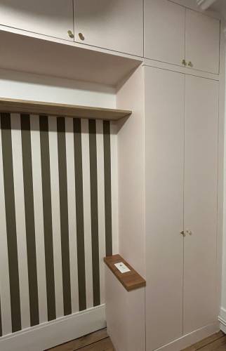 chambre sur mesure avec dressing, rangements et tête de lit intégrés à paris 17