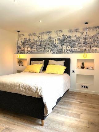 Lentilly (69210) : rénovation d'une suite parentale avec papier peint panoramique et tête de lit sur mesure