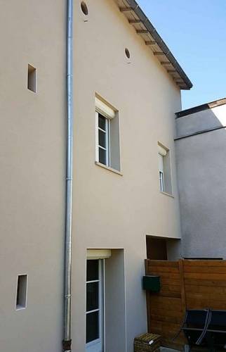 Ravalement d'une Façade en Pisé - Lyon / Francheville