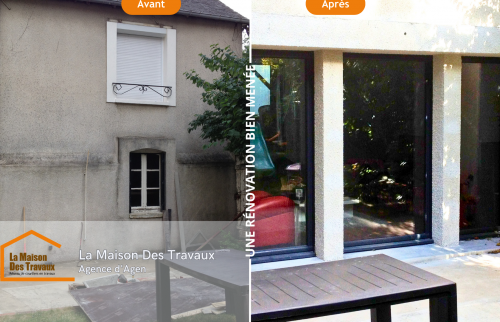 Avant travaux :** La façade avec sa petite fenêtre et sa porte ancienne, laissant peu de place à la lumière naturelle.