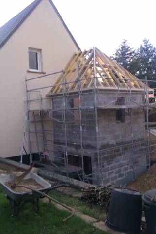 Pose de la charpente de l'extension (Colomby-Anguerny 14610)