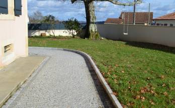 Allée et aménagement de jardin