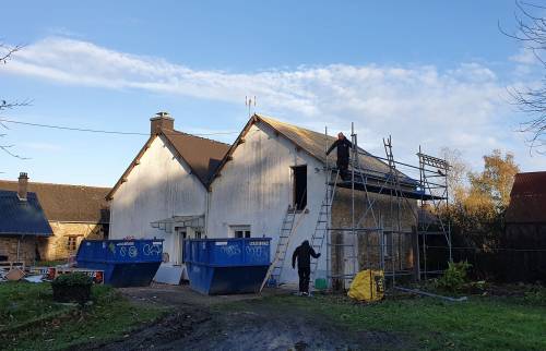 Maison avant : Dépose complète de l'ancienne toiture