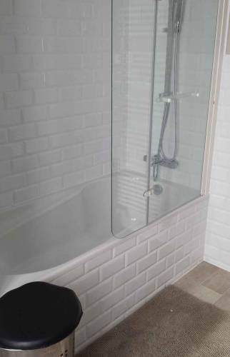 Création d'une salle de bain avec baignoire à Chelles