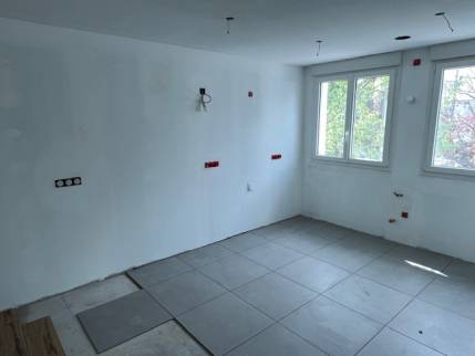 Travaux d'aménagement de cuisine en cours avec pose de carrelage - Nantes 44