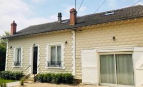 Façade de la maison après ravalement et rénovation des extérieurs - Galluis