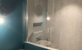 Création seconde salle d'eau avec douche receveur extra plat carrelage façon douche à l'italienne dans maison ancienne Châteaulin (29150)