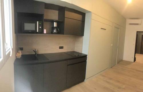 Bureau mixte avec chambre et kitchenette
