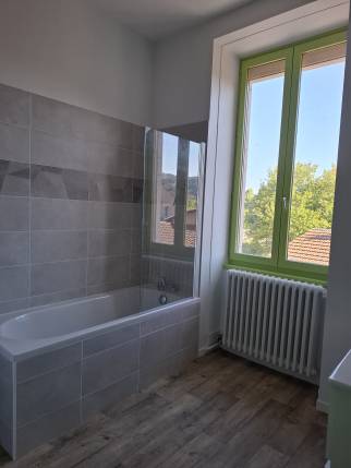 Rénovation d'appartement avec nouvel aménagement de salle de bain - Bettant 01500
