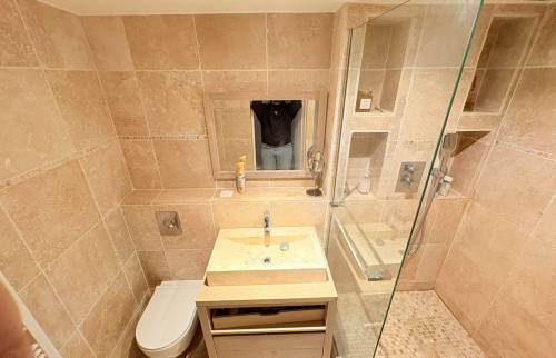 Rénovation complète d’une salle de bain moderne à Paris 17e