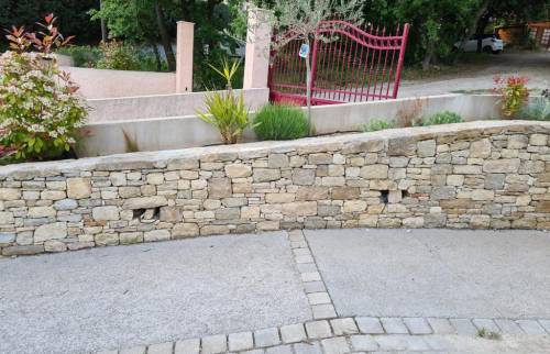 Création de murs en pierre