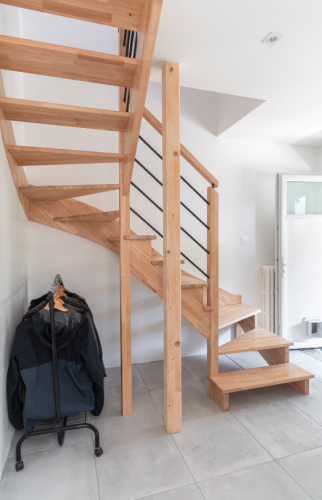 Création d'une surélévation de 70 m² et rénovation intérieure à Saint-Sébastien-sur-Loire - escalier