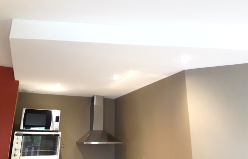 Faux plafond avec spots encastrés