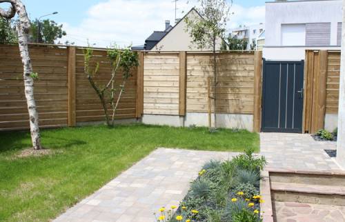 Allée et aménagement de jardin à Boulogne-sur-Mer