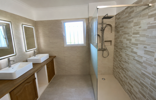 visuel 3D salle de bain moderne Saint-Christol-Lez-Ales (30380)
