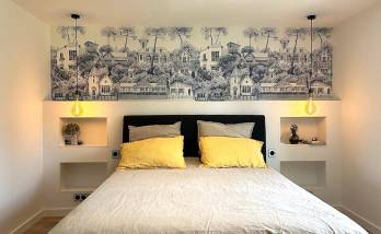 Lentilly (69210) : rénovation d'une suite parentale avec papier peint panoramique et tête de lit sur mesure