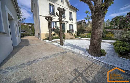 Allée de parking en béton désactivé (Yerres 91330)