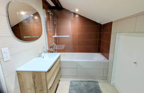photo de la salle de bain après travaux, moderne et pratique