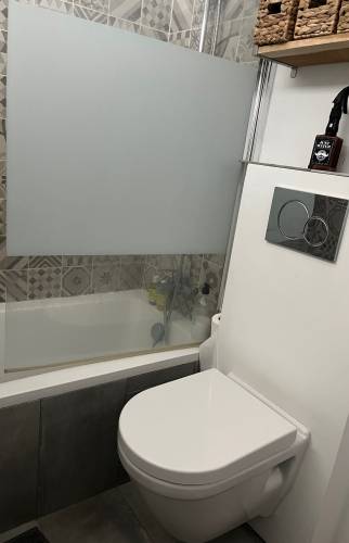 WC suspendus et baignoire