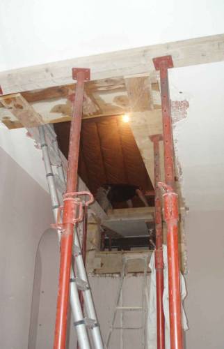 Ouverture de la trémie dans plancher béton, poutrelles et hourdis