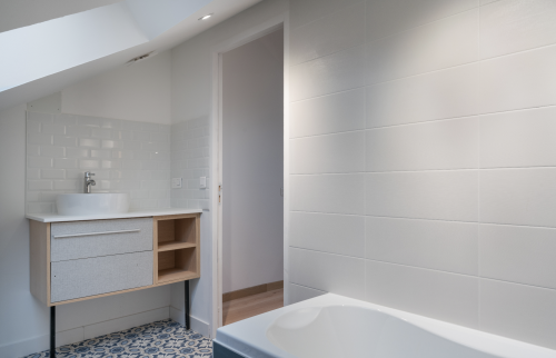 Création d'une salle de bain avec une forte pente
