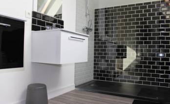 Rénovation globale d'une salle de bain avec sa baignoire balnéo à MURET