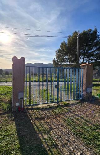 Portail motorisé depuis intérieur du terrain à Cuges-les-Pins (13780)