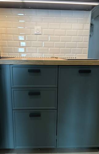 Rangements cuisine, meuble bas trois tiroirs bleu pétrole